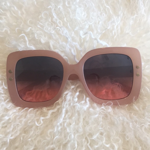 Large Fashion Statement Sunglasses - Picture 4 of 5